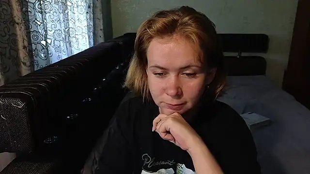Snapshot of Riley_Roo chatting on July 7, 2026, 6:47 am Riley Roo online show from July 7, 2026, 6:47 am