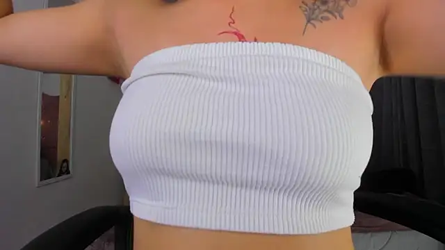 saralolo420 online show from December 16, 2024, 11:07 pm