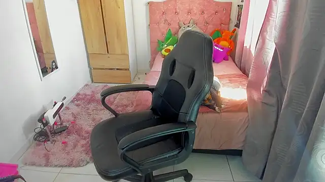 saralolo420 online show from December 24, 2024, 3:26 pm