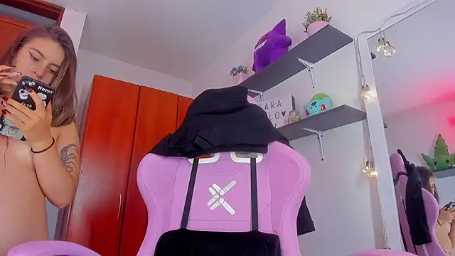 saralolo420 online show from February 4, 2025, 4:05 am