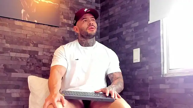 BruceDallas online show from February 2, 2026, 9:13 pm