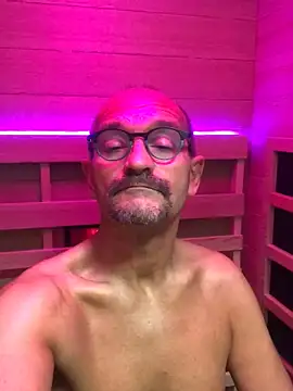 Snapshot of henfri chatting on November 15, 2025, 10:01 am henfri online show from November 15, 2025, 10:01 am