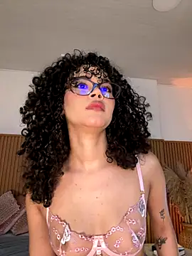 Snapshot of Lianh_Benett chatting on October 23, 2025, 6:02 am Lianh Benett online show from October 23, 2025, 6:02 am