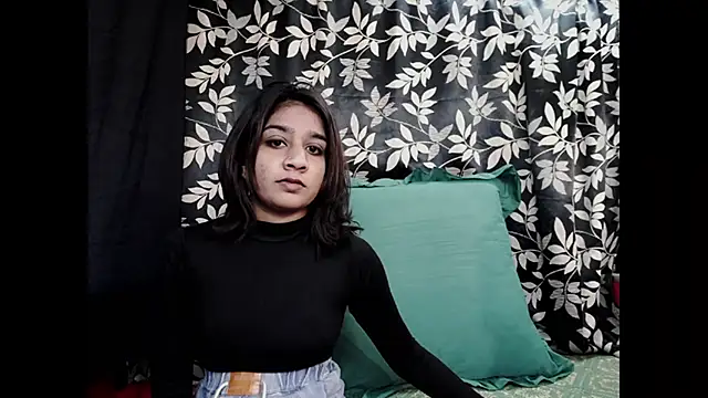 cherryblossum143 online show from November 3, 2025, 7:20 am