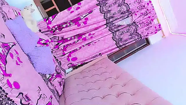 Snapshot of SexyEmmy_10 chatting on March 22, 2025, 7:15 am SexyEmmy 10 online show from March 22, 2025, 7:15 am