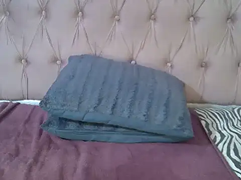 SweetMellowX1 online show from February 24, 2025, 9:31 pm