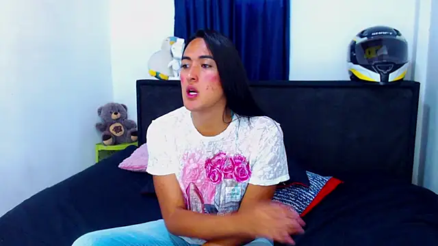 misss estrella online show from April 17, 2026, 4:10 pm