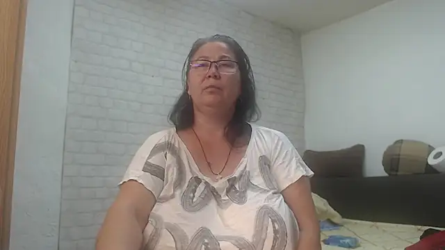 Snapshot of EmmaSquirt chatting on June 3, 2026, 7:00 am EmmaSquirt online show from June 3, 2026, 7:00 am