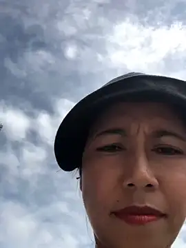 Snapshot of 2HotAsain4u chatting on December 2, 2024, 2:42 am 2HotAsain4u online show from December 2, 2024, 2:42 am