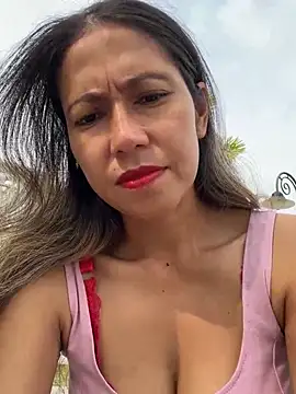 Snapshot of 2HotAsain4u chatting on January 10, 2025, 2:35 am 2HotAsain4u online show from January 10, 2025, 2:35 am