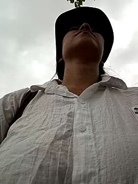 Snapshot of 2HotAsain4u chatting on September 25, 2025, 1:31 am 2HotAsain4u online show from September 25, 2025, 1:31 am