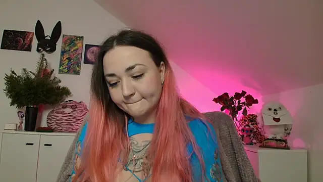 PinkHurricaneOfficial online show from March 30, 2026, 7:15 pm