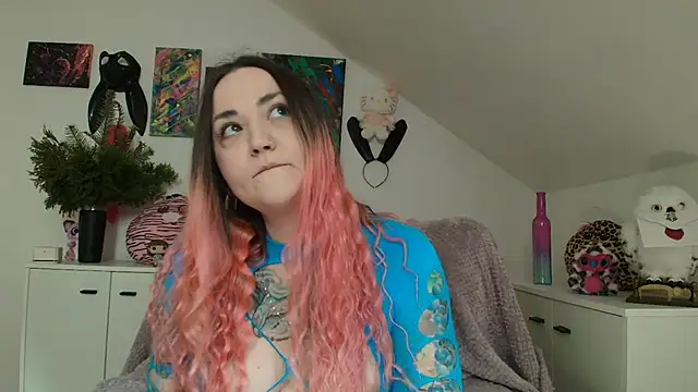 PinkHurricaneOfficial online show from April 7, 2026, 1:00 pm