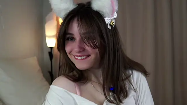 Snapshot of EstherMitchel chatting on January 14, 2025, 12:11 am EstherMitchel online show from January 14, 2025, 12:11 am