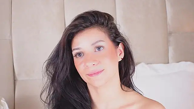 KiraKayleigh1 online show from February 18, 2025, 7:30 pm