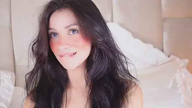 KiraKayleigh1 online show from February 19, 2025, 8:31 pm