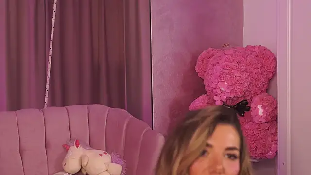 ClaraHazel online show from April 16, 2026, 4:13 am