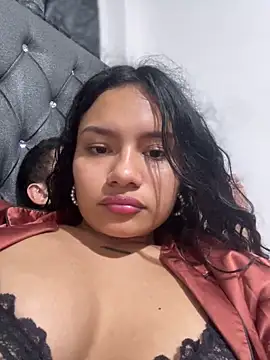 Snapshot of Riana_Kean chatting on December 5, 2024, 6:43 am Riana Kean online show from December 5, 2024, 6:43 am