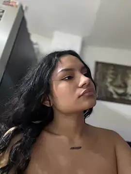 Snapshot of Riana_Kean chatting on December 11, 2024, 3:35 am Riana Kean online show from December 11, 2024, 3:35 am