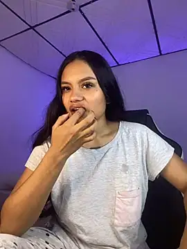 Snapshot of Riana_Kean chatting on February 11, 2025, 2:03 am Riana Kean online show from February 11, 2025, 2:03 am