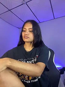 Snapshot of Riana_Kean chatting on February 13, 2025, 12:35 am Riana Kean online show from February 13, 2025, 12:35 am