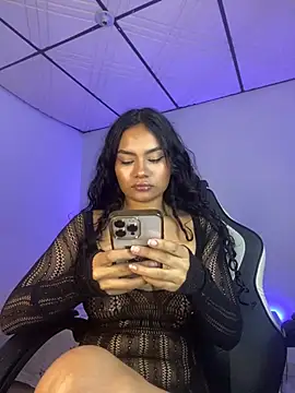 Snapshot of Riana_Kean chatting on February 17, 2025, 11:42 pm Riana Kean online show from February 17, 2025, 11:42 pm