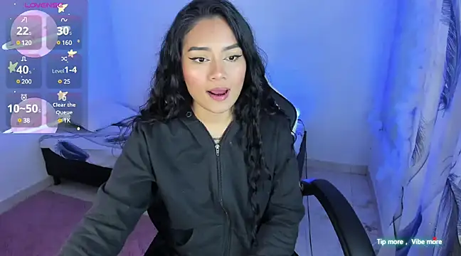 Snapshot of Riana_Kean chatting on March 18, 2025, 3:20 am Riana Kean online show from March 18, 2025, 3:20 am