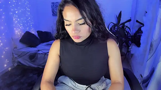 Snapshot of Riana_Kean chatting on September 9, 2025, 2:22 am Riana Kean online show from September 9, 2025, 2:22 am