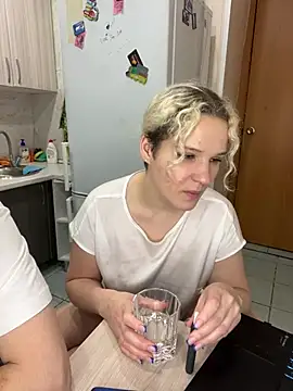 MrMrsRight online show from February 6, 2025, 8:02 pm