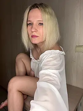 MrMrsRight online show from February 10, 2025, 4:36 pm