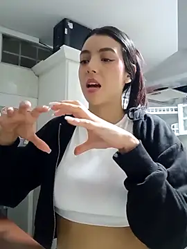 Julie Bennet online show from October 17, 2025, 4:26 am