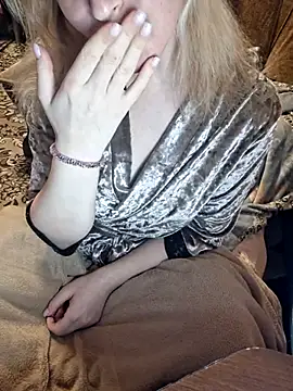 Snapshot of _Kitti_ chatting on March 17, 2025, 7:04 pm Kitti online show from March 17, 2025, 7:04 pm