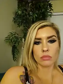 Snapshot of ellieconradxo chatting on December 13, 2024, 8:09 am ellieconradxo online show from December 13, 2024, 8:09 am