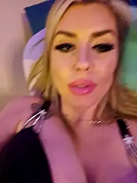 Snapshot of ellieconradxo chatting on January 25, 2025, 7:06 am ellieconradxo online show from January 25, 2025, 7:06 am