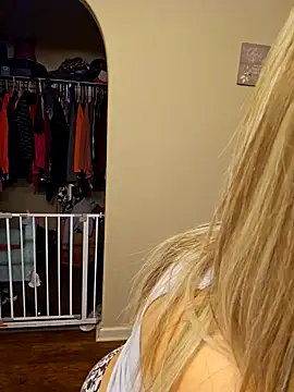 Snapshot of ellieconradxo chatting on January 29, 2025, 4:15 am ellieconradxo online show from January 29, 2025, 4:15 am