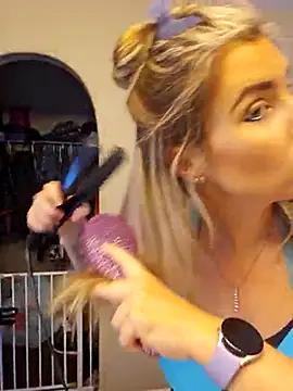 Snapshot of ellieconradxo chatting on February 9, 2025, 8:02 pm ellieconradxo online show from February 9, 2025, 8:02 pm