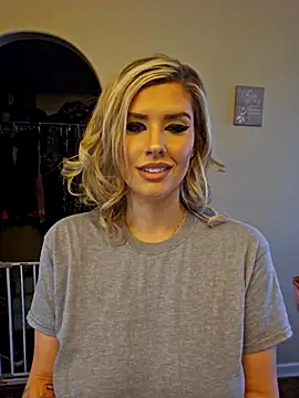 Snapshot of ellieconradxo chatting on March 7, 2025, 4:55 pm ellieconradxo online show from March 7, 2025, 4:55 pm