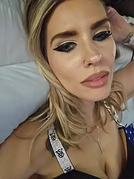 Snapshot of ellieconradxo chatting on June 27, 2026, 3:44 am ellieconradxo online show from June 27, 2026, 3:44 am