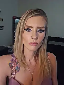 Snapshot of ellieconradxo chatting on July 8, 2026, 4:33 pm ellieconradxo online show from July 8, 2026, 4:33 pm