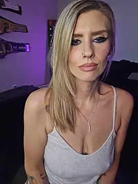 Snapshot of ellieconradxo chatting on July 9, 2026, 4:38 am ellieconradxo online show from July 9, 2026, 4:38 am