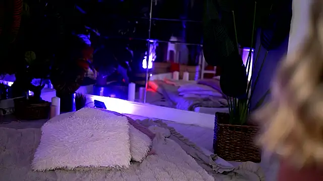 KellyMathews online show from February 19, 2026, 3:02 am