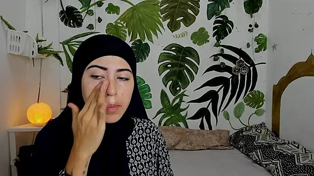 chaymae nah  online show from October 11, 2025, 12:32 am