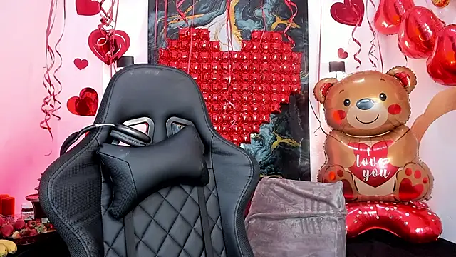 chaymae nah  online show from February 13, 2026, 5:03 am