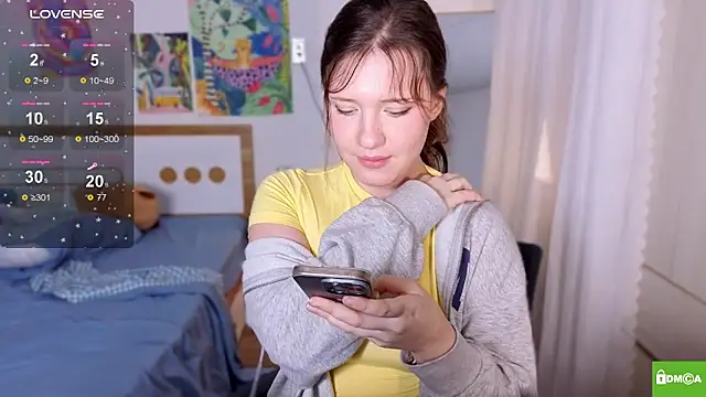 HanahCute online show from November 23, 2025, 3:34 pm