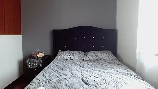 Emilia 1995 online show from October 7, 2025, 6:38 pm