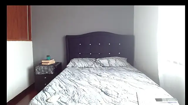 Emilia 1995 online show from February 14, 2026, 3:53 pm