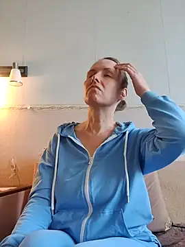 Evelina cute online show from October 27, 2025, 11:03 am