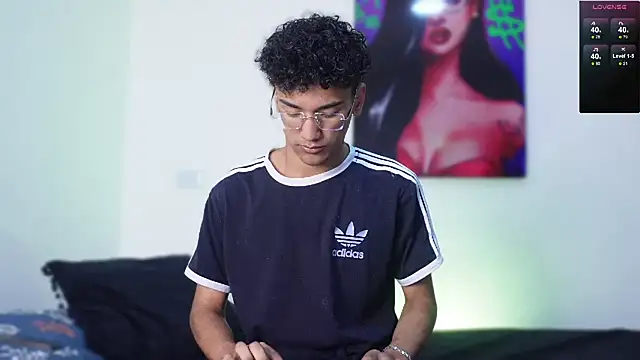 harrytwink18 online show from January 6, 2025, 1:30 pm