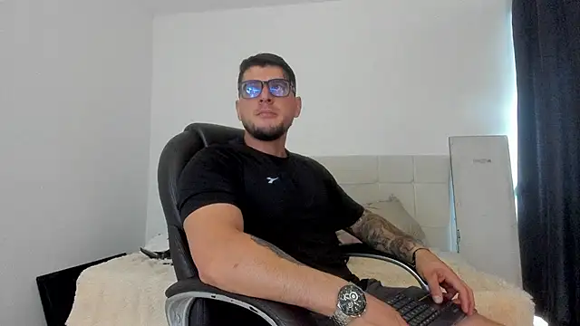 Teilor Creed online show from October 4, 2025, 7:45 pm