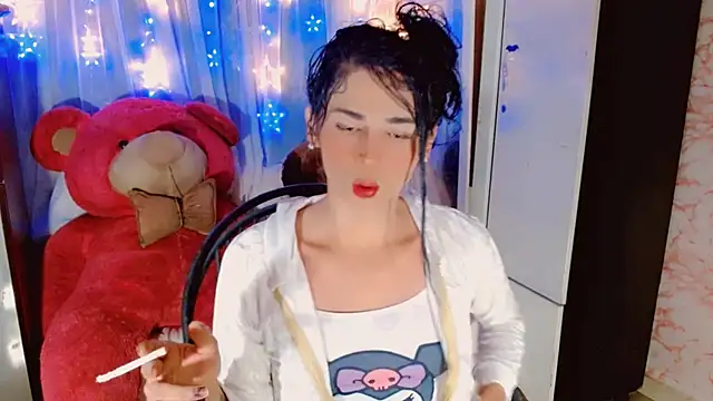 Snapshot of AngelicaDark chatting on November 13, 2025, 2:43 am AngelicaDark online show from November 13, 2025, 2:43 am